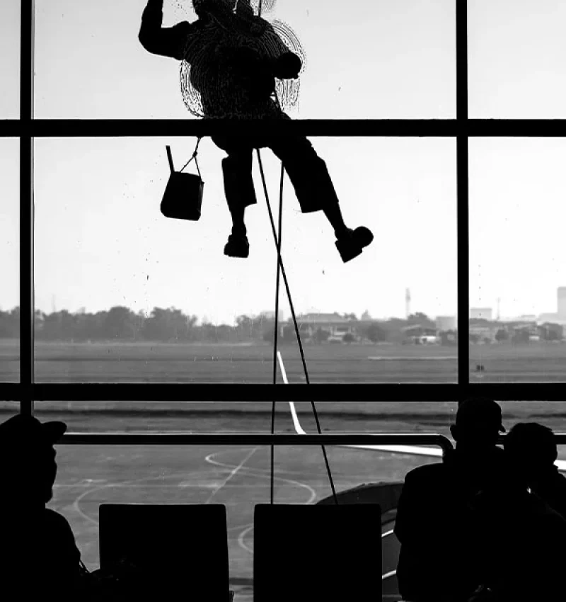 Abseil_cleaning_shadow