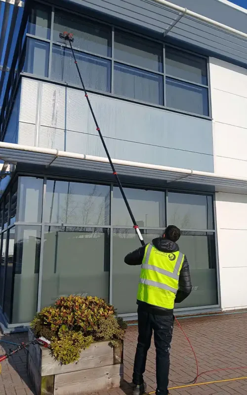 window_cleaning_man_pole